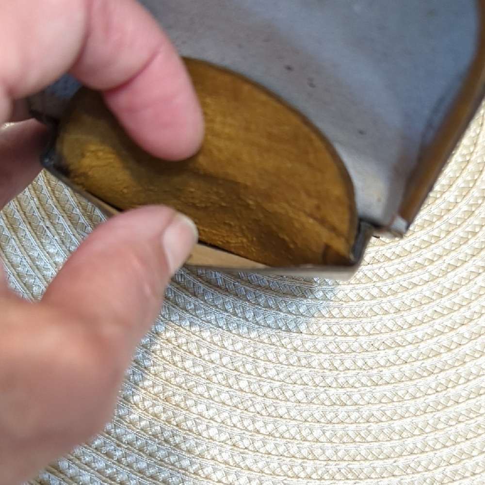 Embossed Leather Coin Pouch - Picture 4 of 7